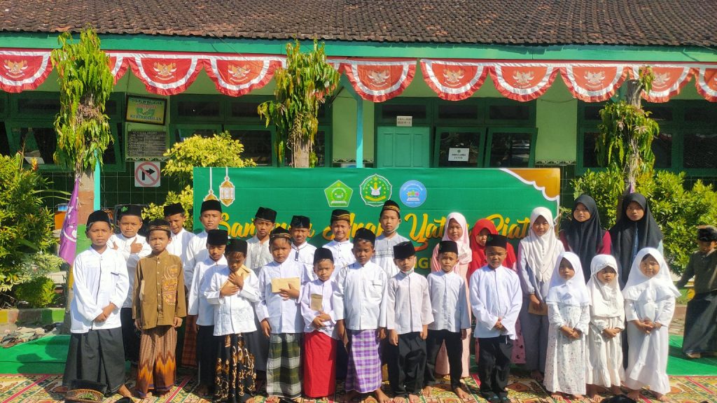 Kegiatan Santunan Anak Yatim MI Islamiyah Pinggirsari