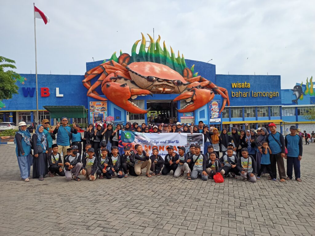 Kelas VI MI Islamiyah Pinggirsari Wisata Religi dan Tour to Lamongan